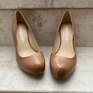 Franco Sarto Cicero platform Pumps in Natural